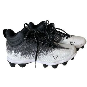 Boy’s Under Armour Locked Down Baseball Cleats
